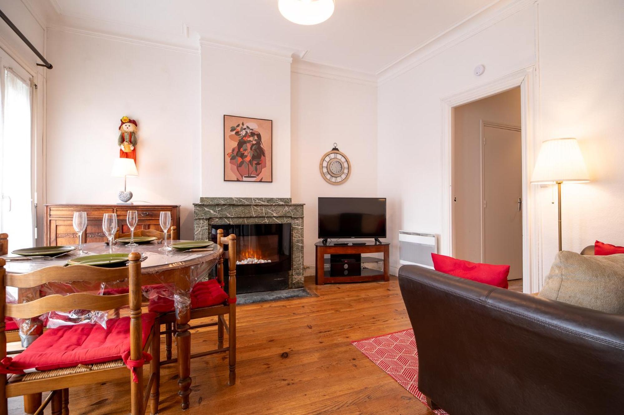 Apartamento Joli T2 Bagneres De Bigorre Centre Exterior foto